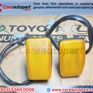 fender side marker turn signal light assembly Toyota Land Cruiser 1990-1993 FJ80,FZJ80,HDJ80 Pair 81730-60060 / 81730-60061